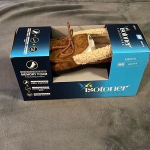 Isotoner Signature Men’s Slipper, Size 8-9
